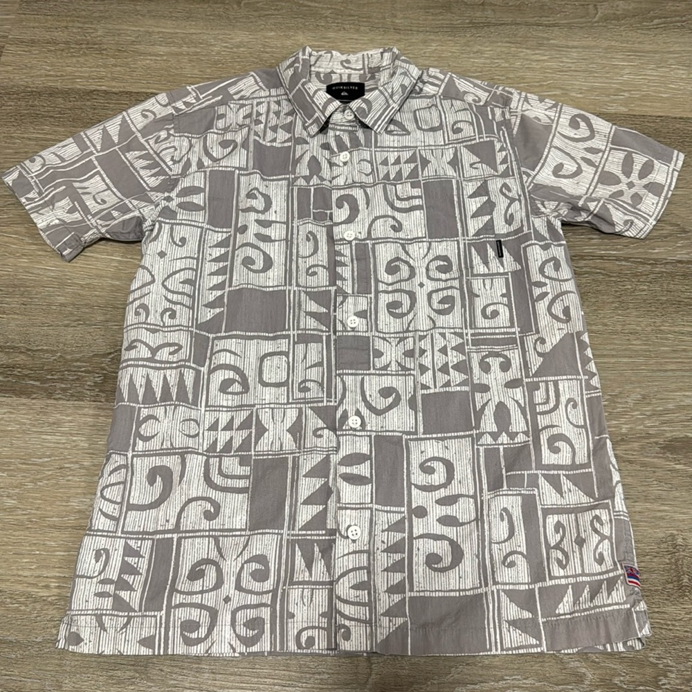 EUC Boys Quiksilver button down shirt Size Youth L